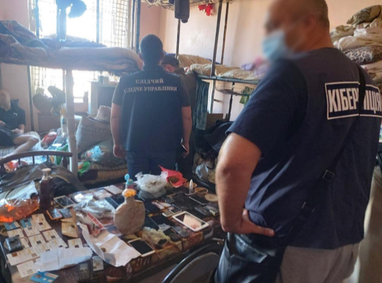 Украли 18 млн гривен с банковских счетов. В СИЗО заключенные устроили мошенническую схему