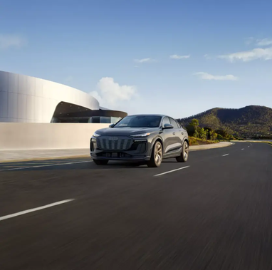 Audi вывела на рынок электрические кроссоверы-купе Q6 и SQ6 Sportback e-tron (фото)