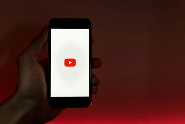 YouTube додав інструмент для позначення контенту, створеного штучним інтелектом