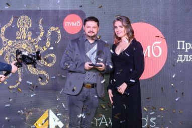Руководитель департамента некредитных продуктов ПУМБ Дмитрий Коваль (слева) и руководитель медиа-бизнеса Treeum Надежда Квитка (справа)