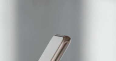 Samsung представила новий смартфон з камерою, що обертається (фото)