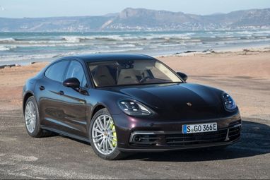 Названо найкращі спортивні автомобілі 2023 року