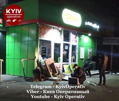 У Києві невідомі підірвали банкомат ПриватБанку (фото)