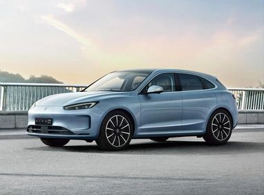 У Китаї презентували перший електрокар Huawei