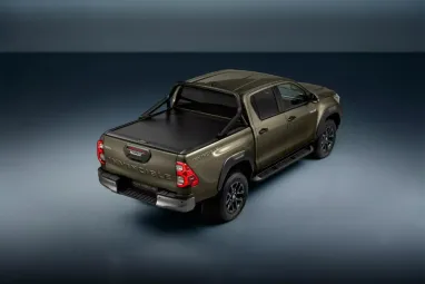 С дизелем и батареей для европейцев: пикап Toyota Hilux Hybrid показали официально