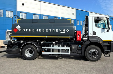 Новый топливозаправщик Ford Trucks с мощным двигателем