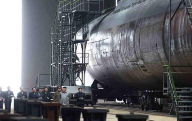 У Північній Кореї побудували нову ракетну субмарину (фото)