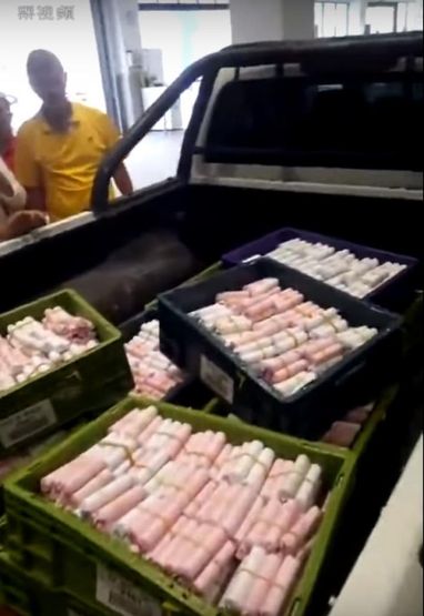 Китаец расплатился за BMW монетами общим весом в 900 кг (фото)