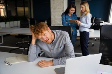 Працівник в офісі