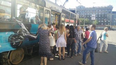 ПриватБанк роздавав бонуси в дніпровському трамваї