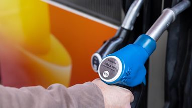 BMW, Toyota, Bosch и Repsol начинают тестировать автомобили на возобновляемом бензине