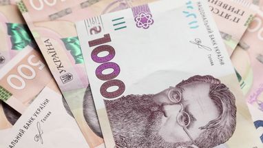 Объемы вложений населения в срочные гривневые депозиты и ОВГЗ продолжили расти.