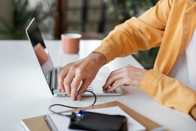 В Україні зростає попит на роботу з бронюванням, а кадрова криза в критичних галузях загострюється