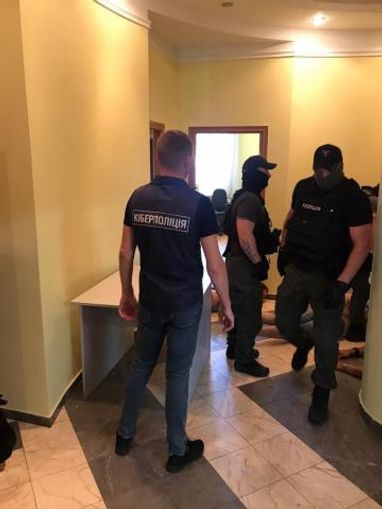 Шахраї наторгували 1 млн гривень фейковими опціонами