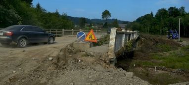 На Буковине ремонтируют дорогу до границы с Румынией