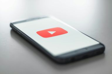 YouTube отримав масштабне оновлення: таймер сну, покращений мініплеєр та інше