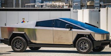Огромный багажник и 1000 сил: раскрыты интересные подробности Tesla Cybertruck (видео)
