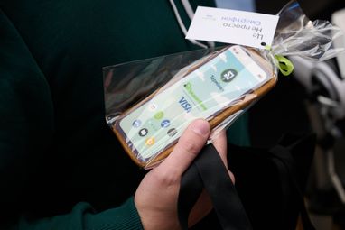 За год приложение «Терминал» установили более 20 тысяч предпринимателей, а объем безналичных оплат через сервис превысил 1 млрд грн