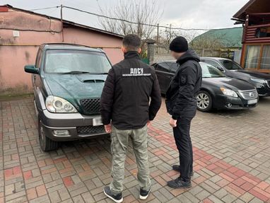 Псевдоболаготворительные фонды продали более 700 авто, которые ввезли под видом помощи для ВСУ