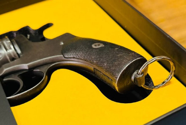 «Укрпочта» выставит на аукцион российские имперские револьверы (фото, цена)