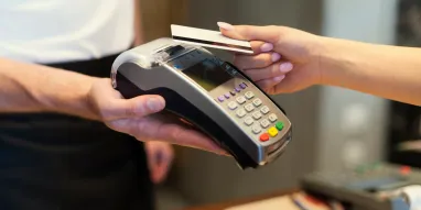 В Киеве на рынках и ярмарках появятся терминалы для оплаты картой