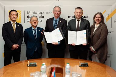 Підписантом грантової угоди від України виступив Міністр фінансів України Сергій Марченко, від Світового банку - Регіональний директор у справах країн Східної Європи Боб Сом.