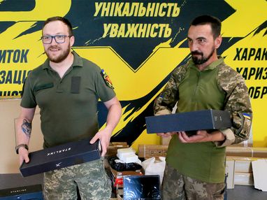 Григорий Козловский передал военным 45-й бригады ВСУ оборудование, которое спасает жизни