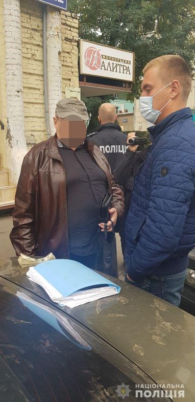 В Харькове псевдобанкир похитил $10 тыс. у клиента банка