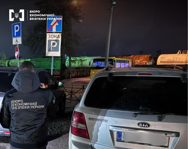 Ввозили авто под видом гумпомощи для ВСУ: во Львовской области разоблачили схему