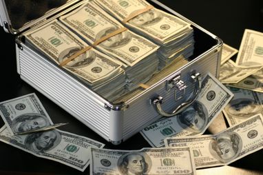 Названы города мира с наибольшим количеством богачей (инфографика)