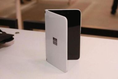 Microsoft запатентовал планшет с тремя экранами (фото)