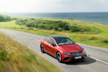 Представлены «заряженные» версии электромобиля Mercedes-AMG EQE