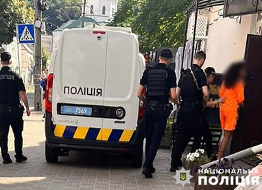 У Києві голова благодійного фонду привласнила 10,5 млн грн, за які мала придбати дрони