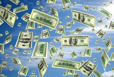 83% больше, чем в 2023: куда украинцы переводили средства и сколько (инфографика)