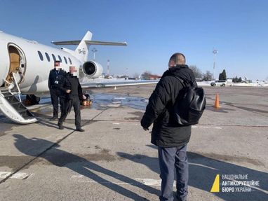 Справа ПриватБанку: в «Борисполі» посадили літак, проходить спецоперація (оновлено)