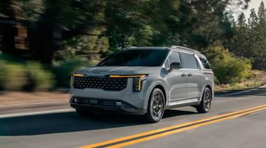 Kia представила семейный минивэн Carnival