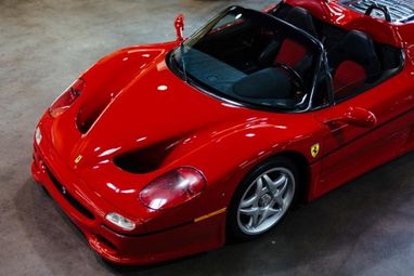 Перший екземпляр Ferrari F50 виставили на продаж (фото)