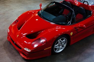 Первый экземпляр Ferrari F50 выставили на продажу (фото)