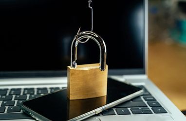 Власників смартфонів Samsung попередили про шахрайський застосунок, який викрадає особисту інформацію