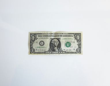 Чистий продаж валюти НБУ скоротився
