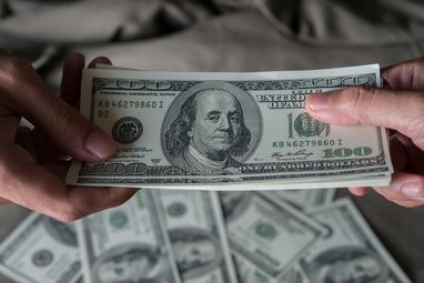Нові рекорди влітку: що буде з курсом долара та євро в Україні