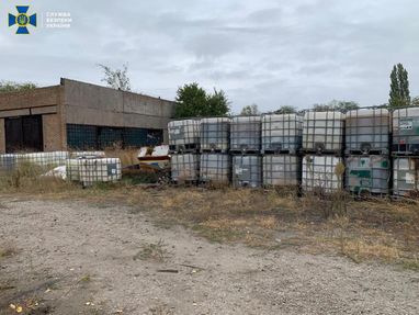 СБУ викрила ділків, які могли отруїти Каховське водосховище токсичними відходами (фото)