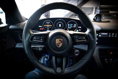 Сколько роскошных авто ввезли в Украину из-за рубежа: ТОП-6 брендов