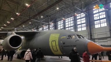 «Антонов» презентовал первый серийный самолет Ан-178 (фото)