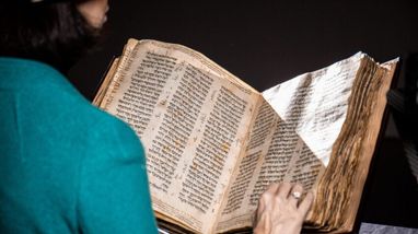 Старейшая Библия на иврите продана на аукционе за $38,1 млн