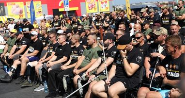 В Звягеле и Ровно ветераны соревновались по стронгмену при поддержке Райфа