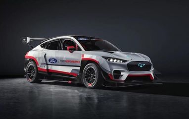 Семь моторов и 1400 "лошадей": Ford выпустил мощнейший электрокар в мире (фото)