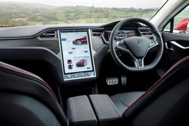 Tesla розпочала виробництво праворульних машин у Німеччині