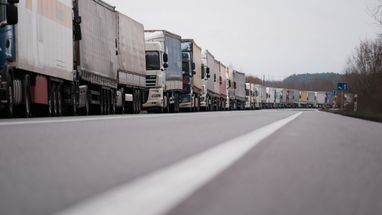 На крупнейших пунктах пропуска введут отдельную запись в єЧергу для порожних фур