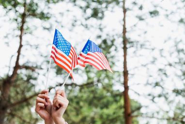 По оценкам, в настоящее время статус временной защиты TPS в США имеют более 100 тыс. украинцев.